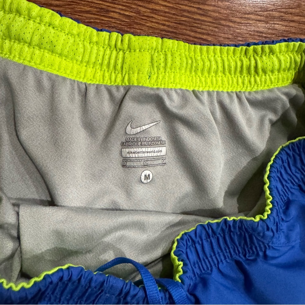 Nike Women’s Shorts,Medium - Picture 2 of 4